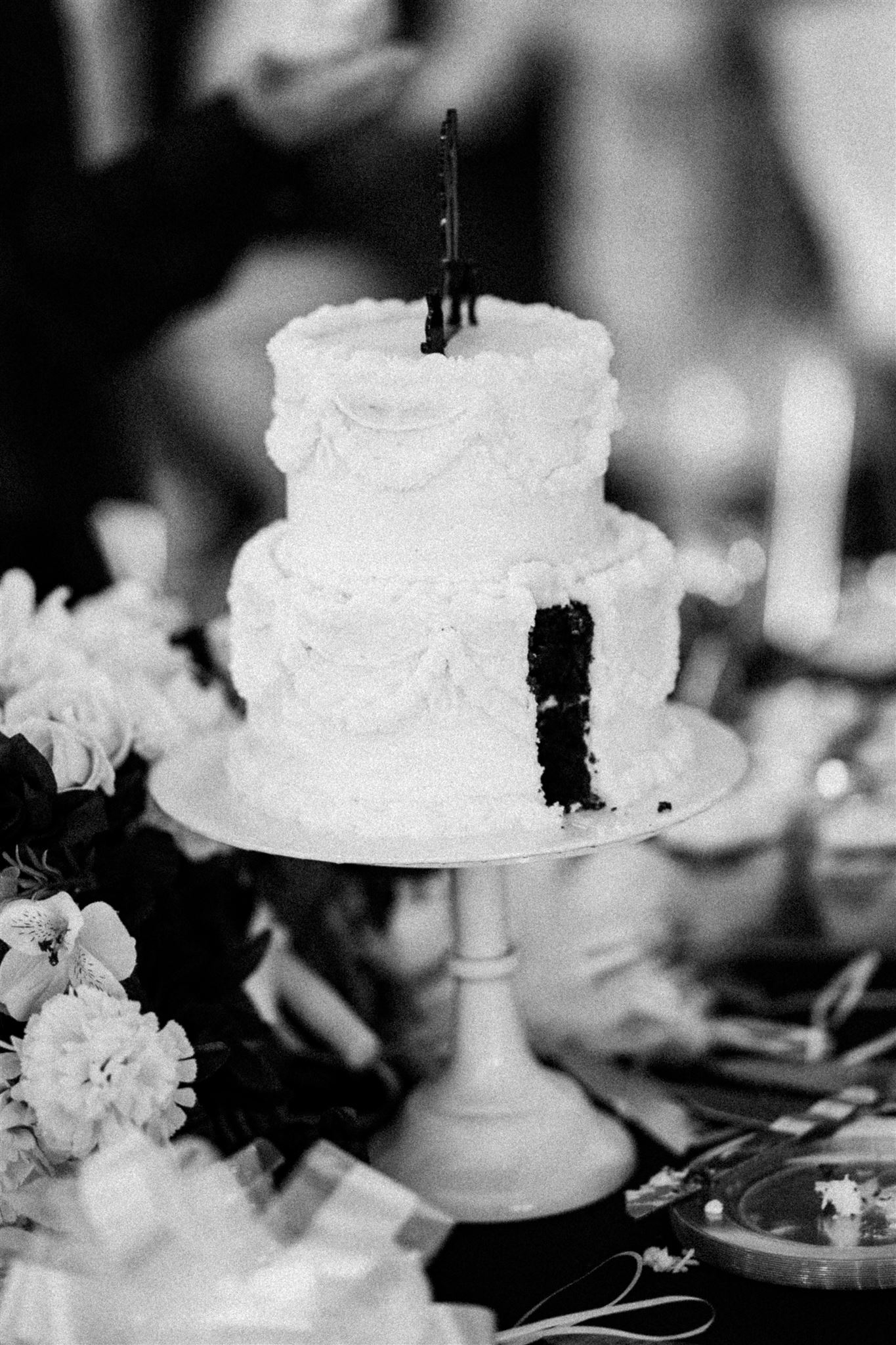 Osage-House-Grand-Wedding-Venue-Cave-Springs-Arkansas-Reception-Cake