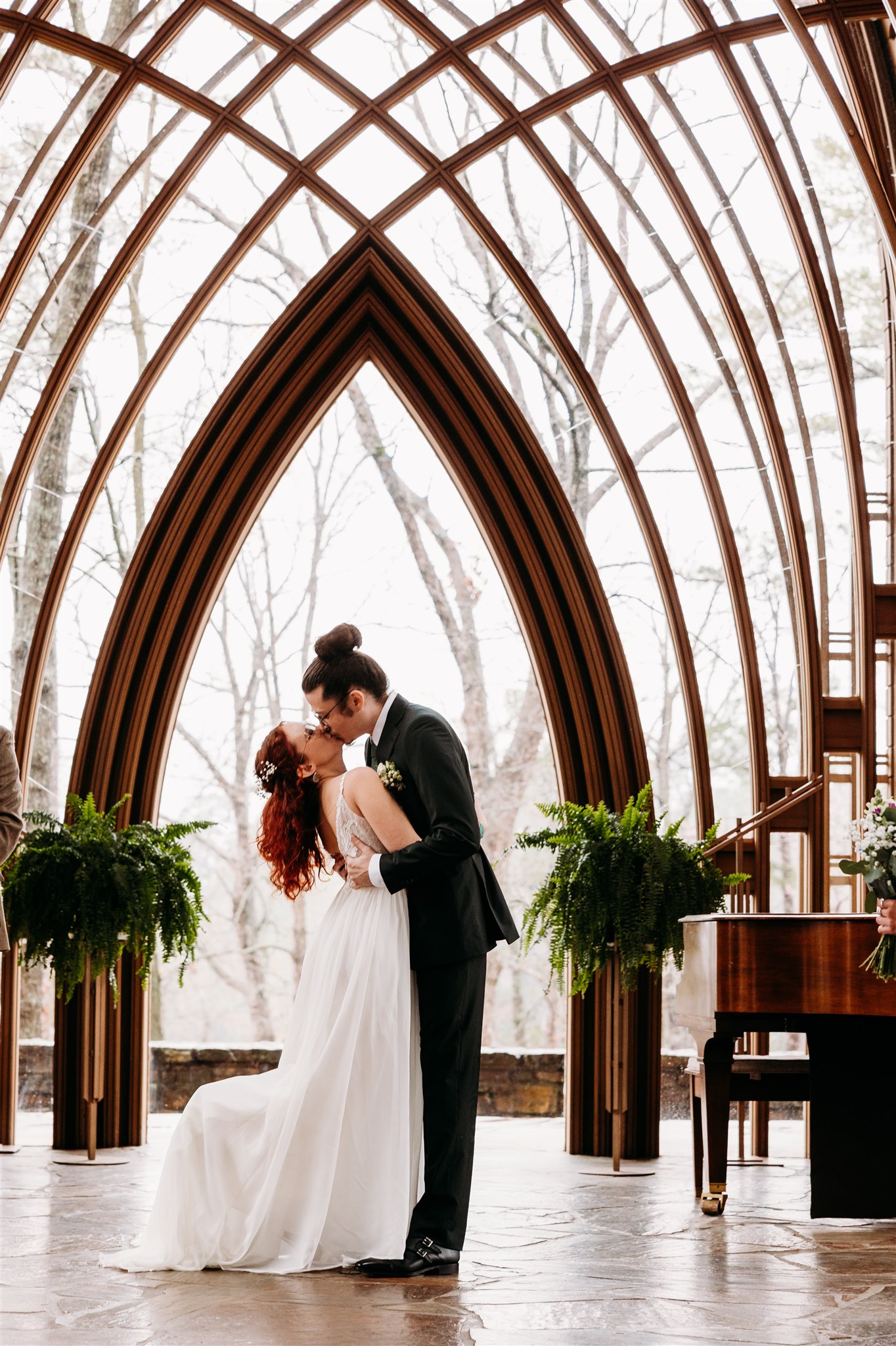 mildred-b-cooper-chapel-wedding-venue-arkansas-bride-and-groom-bella-vista-legend-and-lace-studios