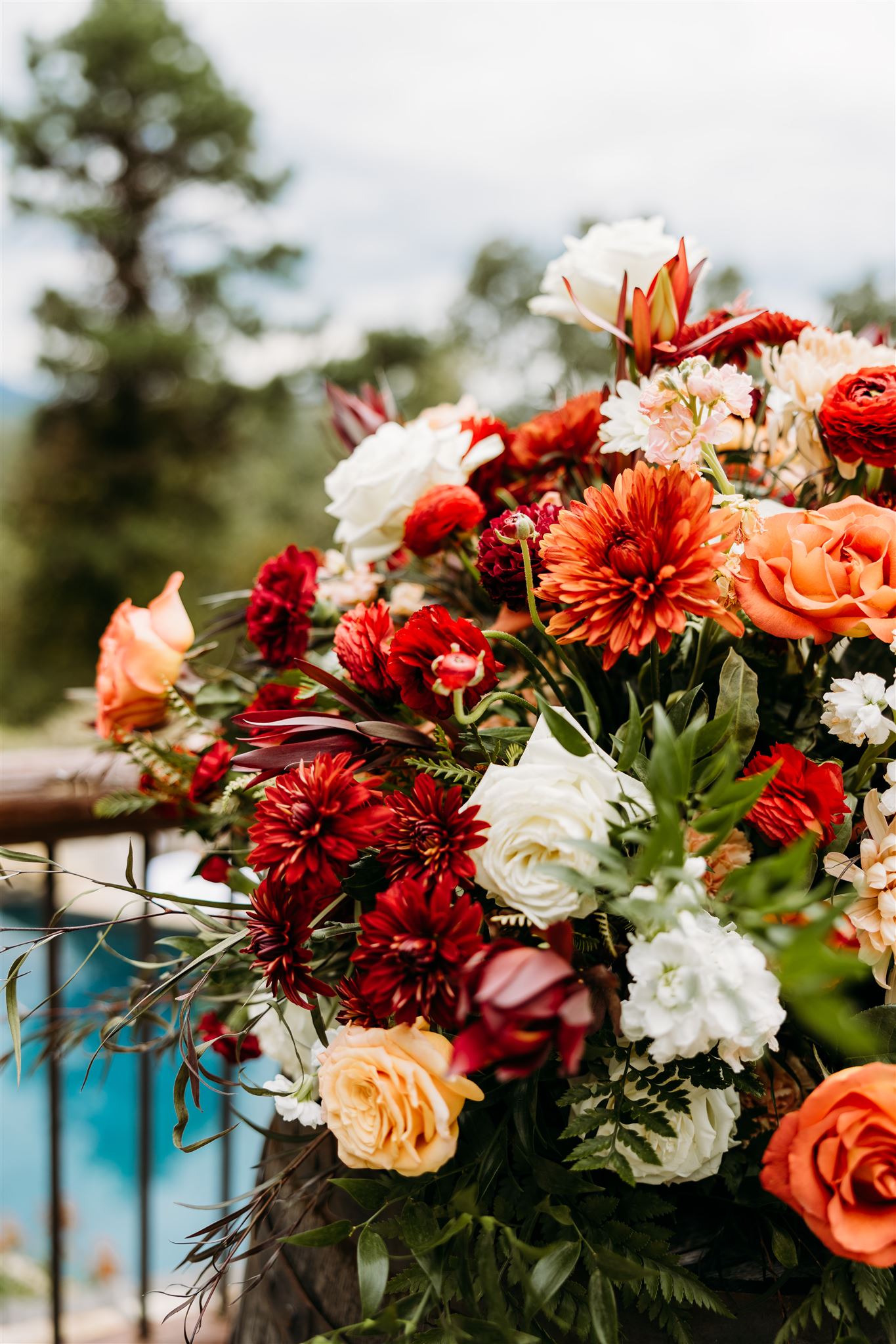 Arkansas-Wedding-Venues-Photographer-Legend-and-Lace-Studios-An-Enchanting-Evening-Little-Rock-Floral-5