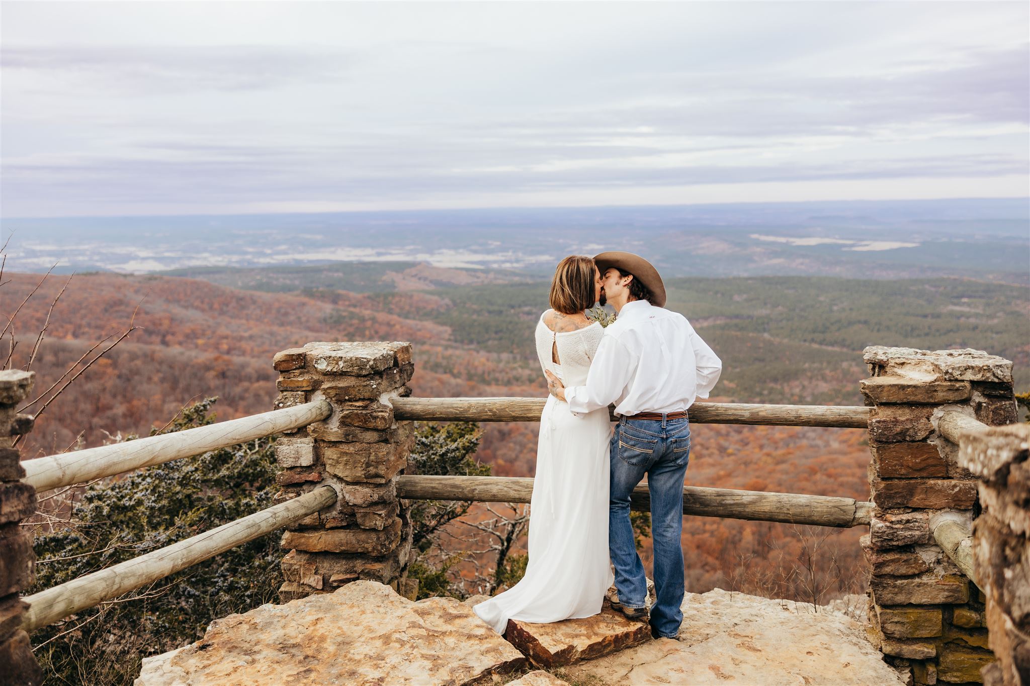 Bachelorette-Party-Venue-Havana-Arkansas-Mountain-Magazine-Lodge-Photographer-Legend-and-Lace-Studios-1