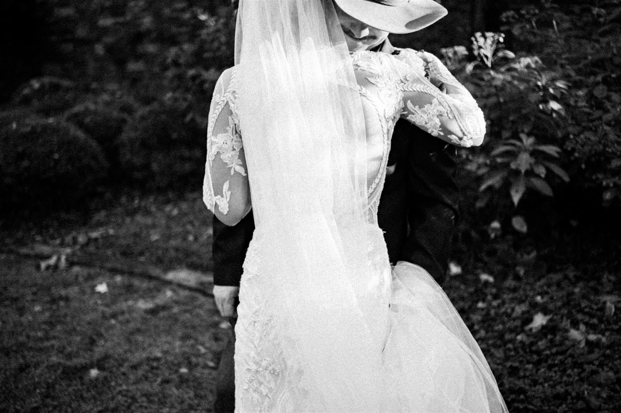 Castle-on-Stagecoach-Wedding-Venue-Little-Rock-Arkansas-Bride-and-Groom